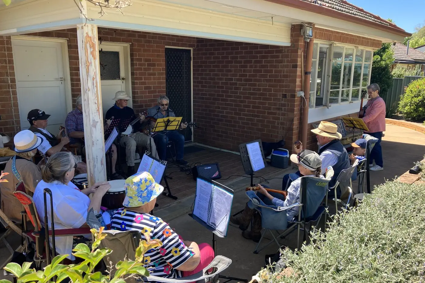 The talented \\'Grenfell Ukelele group\\' entertaining at the Grow Grenfell meeting,