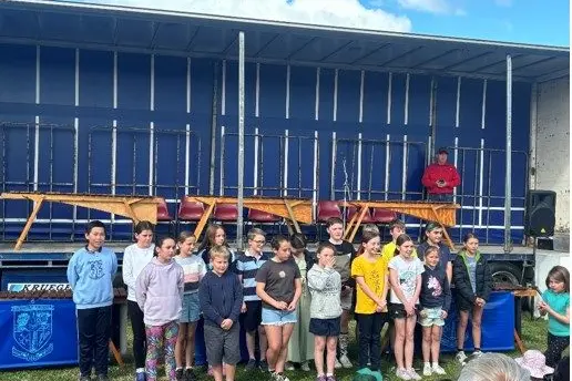 The Primary Choir lead the singing of the National Anthem. Image supplied.