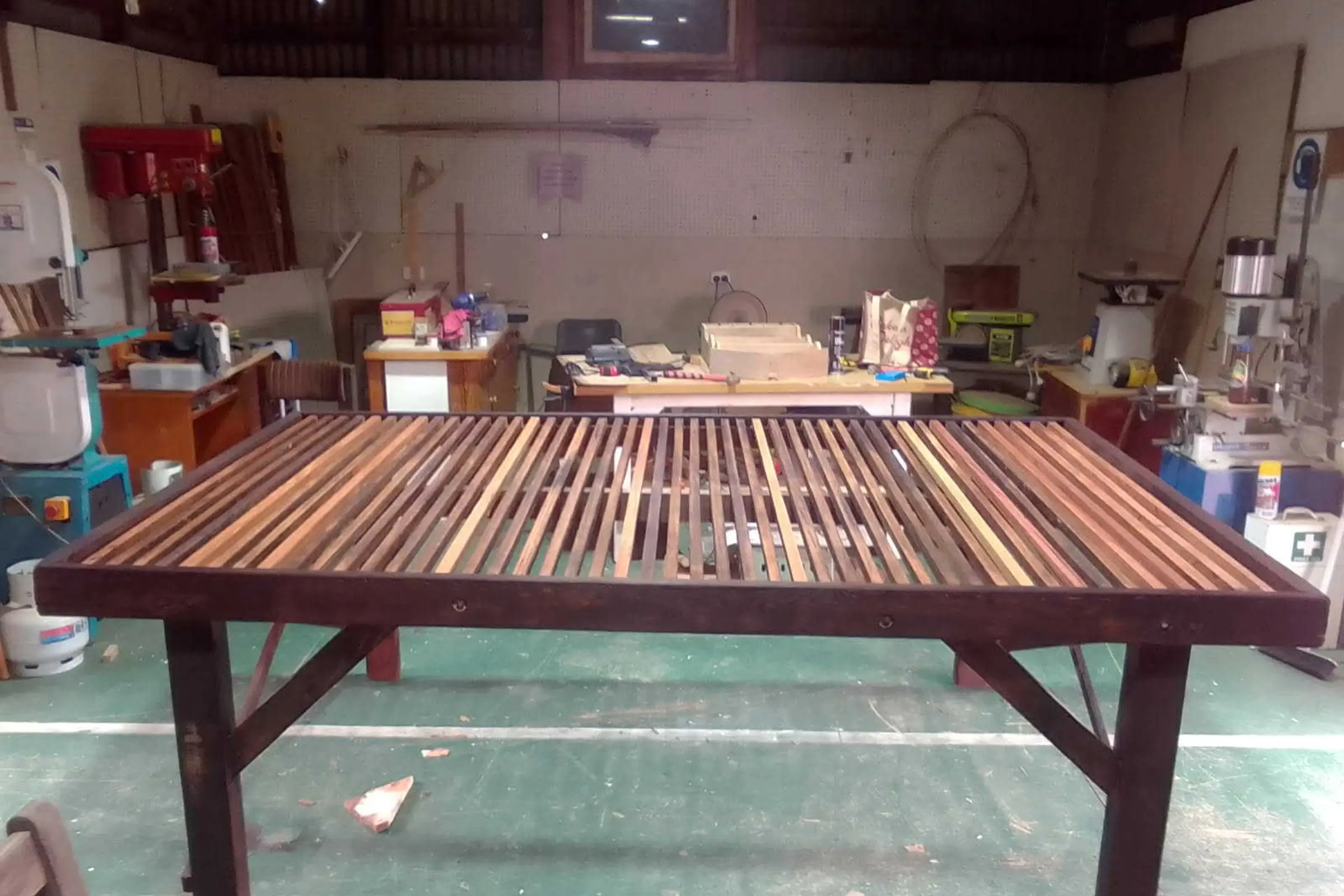 <p>Grenfell Men\\'s Shed members have Shed completed a refurbishment of a classic old wool classing table. </p>\\n