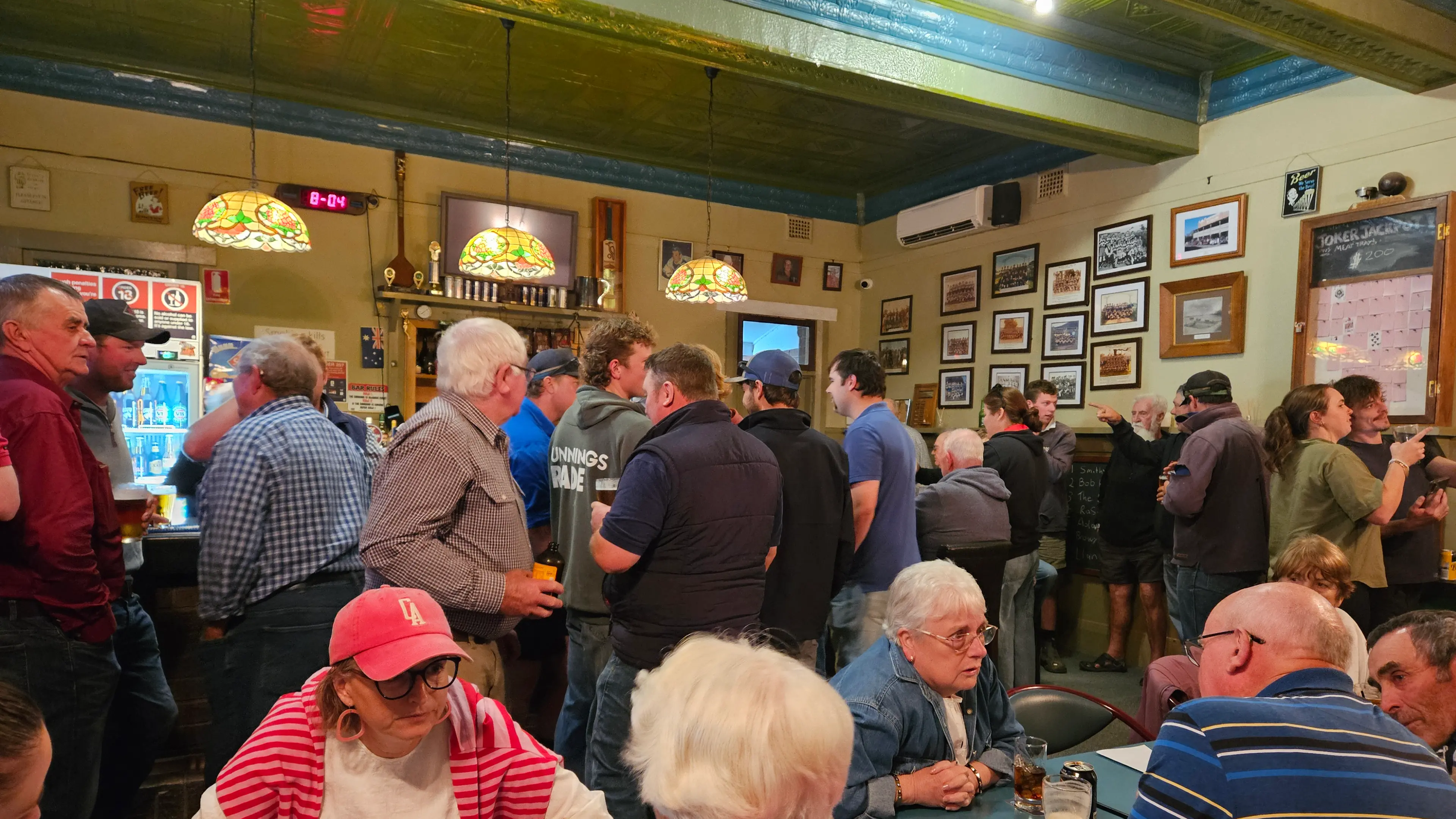 Melbourne Cup fever at the Bland Hotel