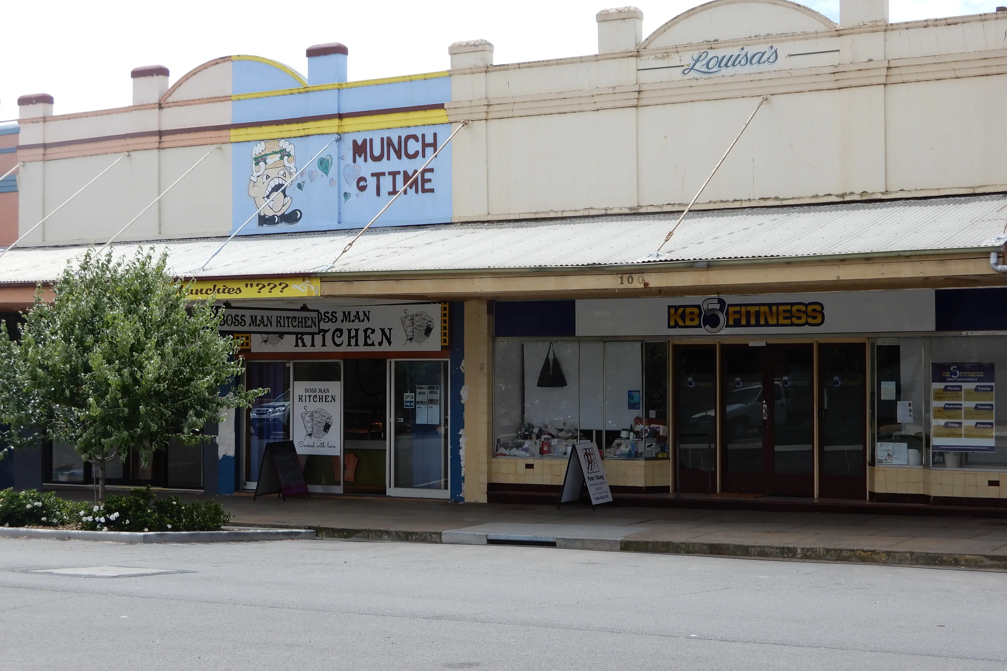 <p>Locals are encouraged to shop local in the Weddin Shire in the lead up to Christmas this year.</p>\\n