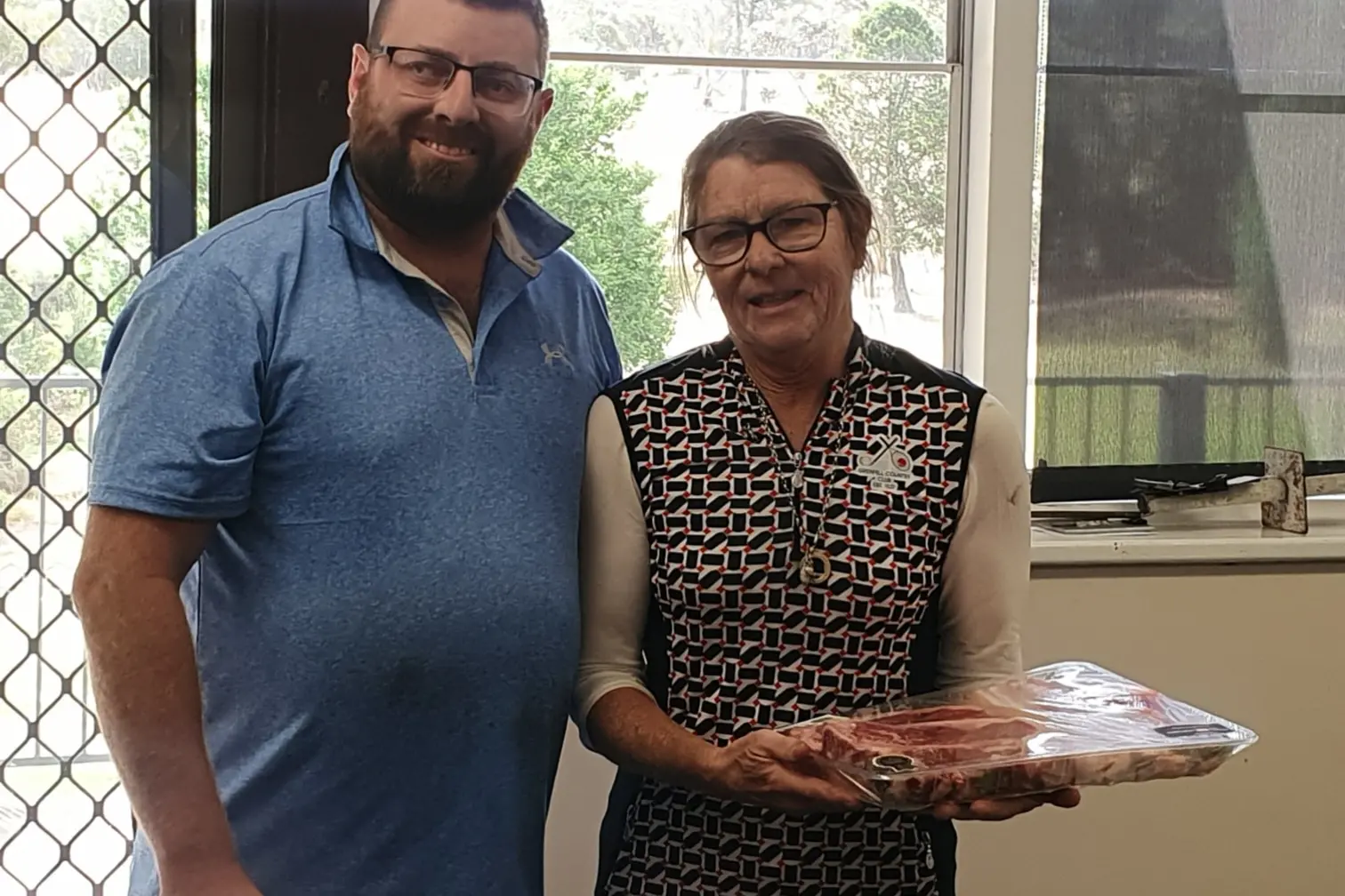 <p>Wez Makin congratulates Leanne Young\\u00A0on being the overall winner. PHOTO: Supplied</p>\\n