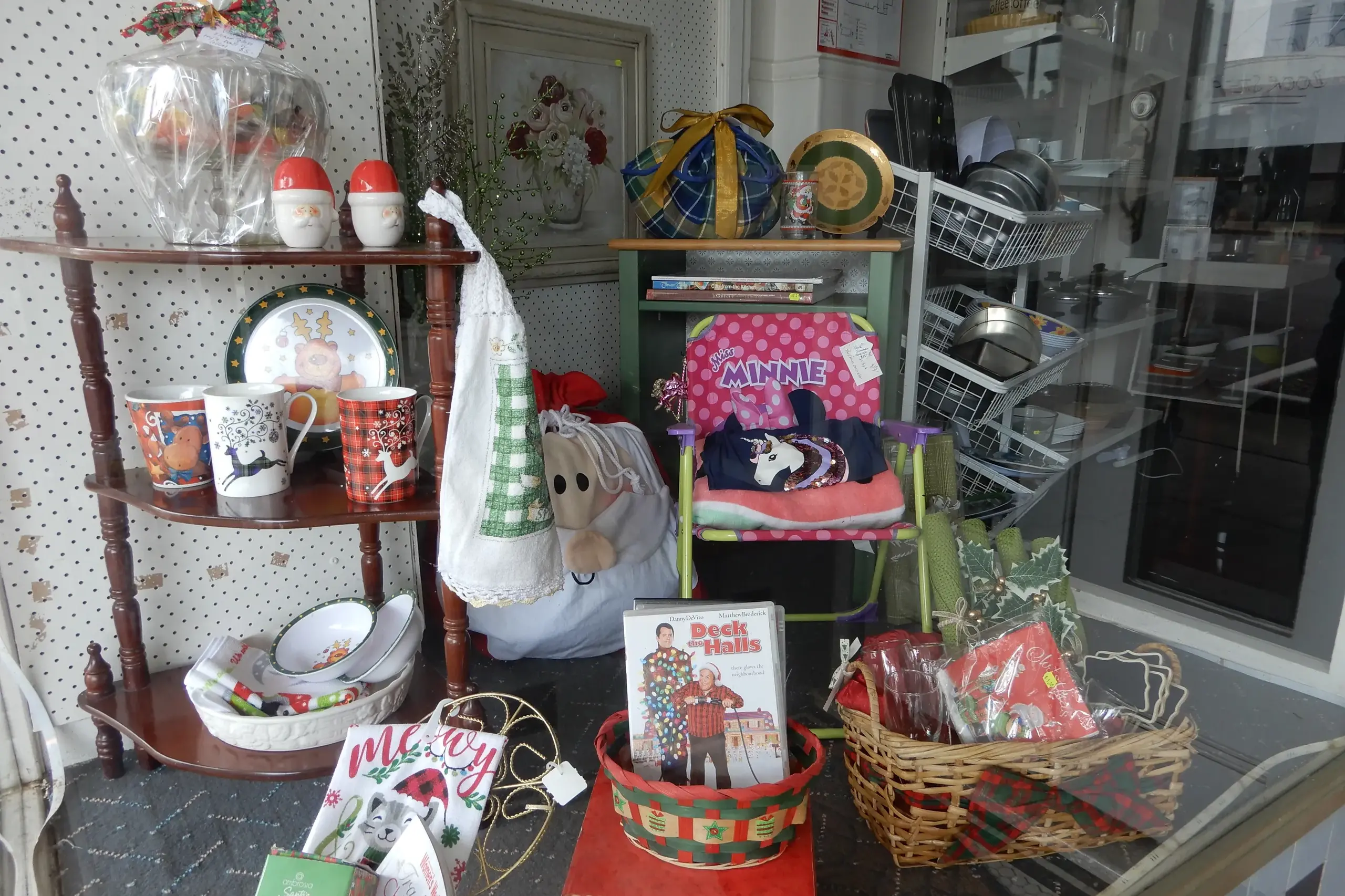<p>The Late-Night Shopping evening created a festive atmosphere in Grenfell\\u2019s Main Street. PHOTO: Deidre Carroll</p>\\n