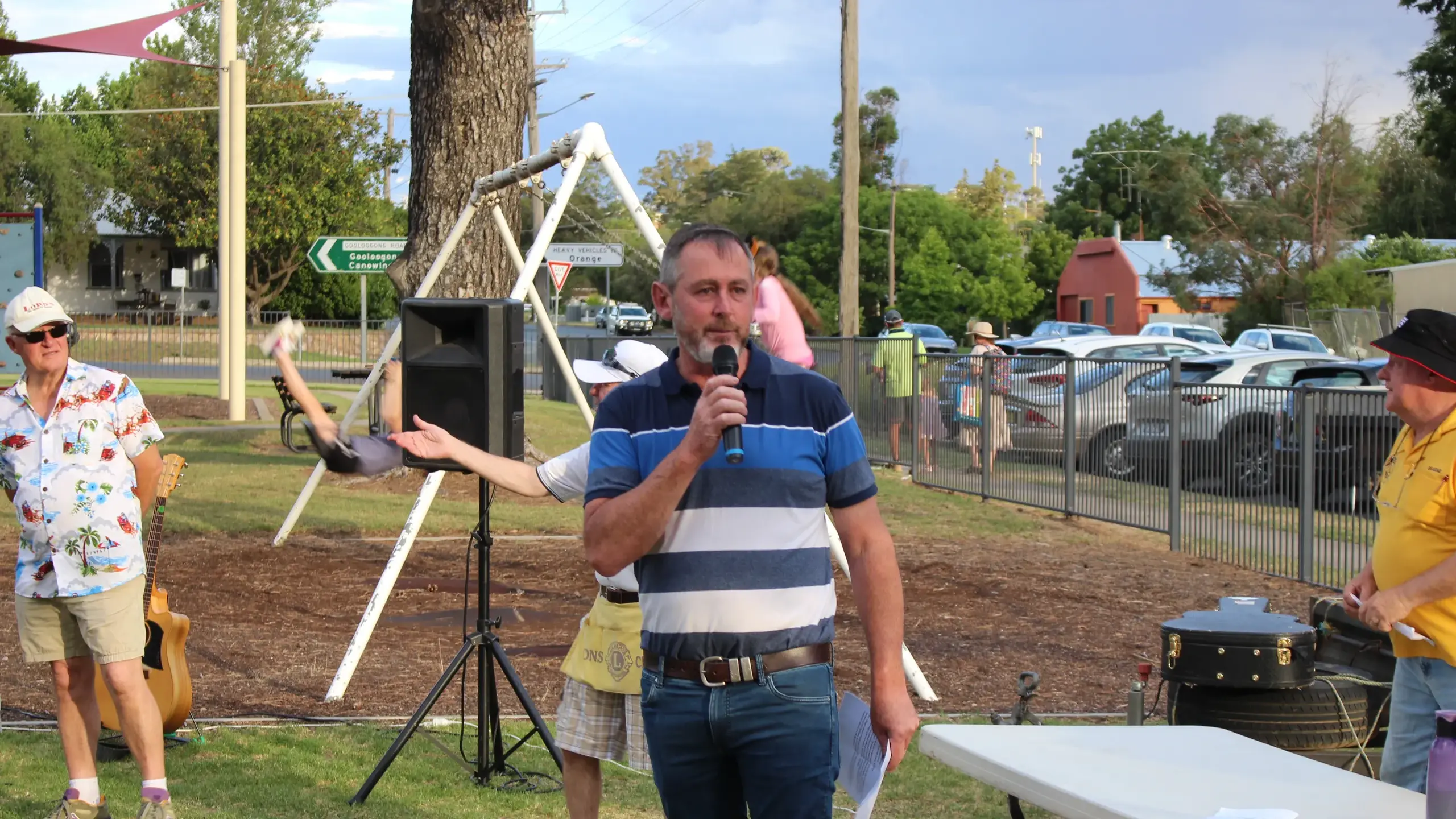 Residents light up town during Christmas lights competition