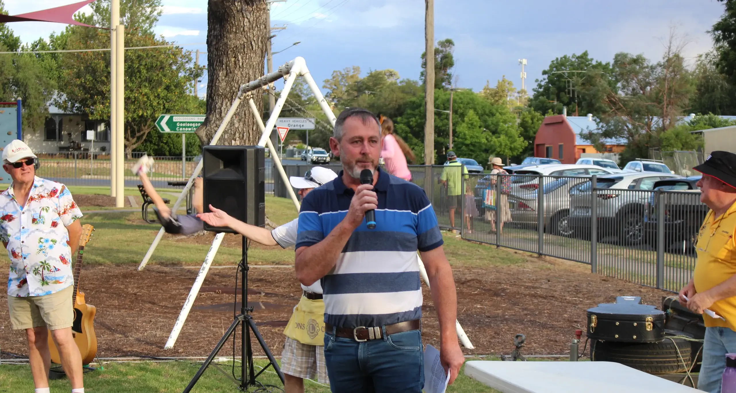Residents light up town during Christmas lights competition