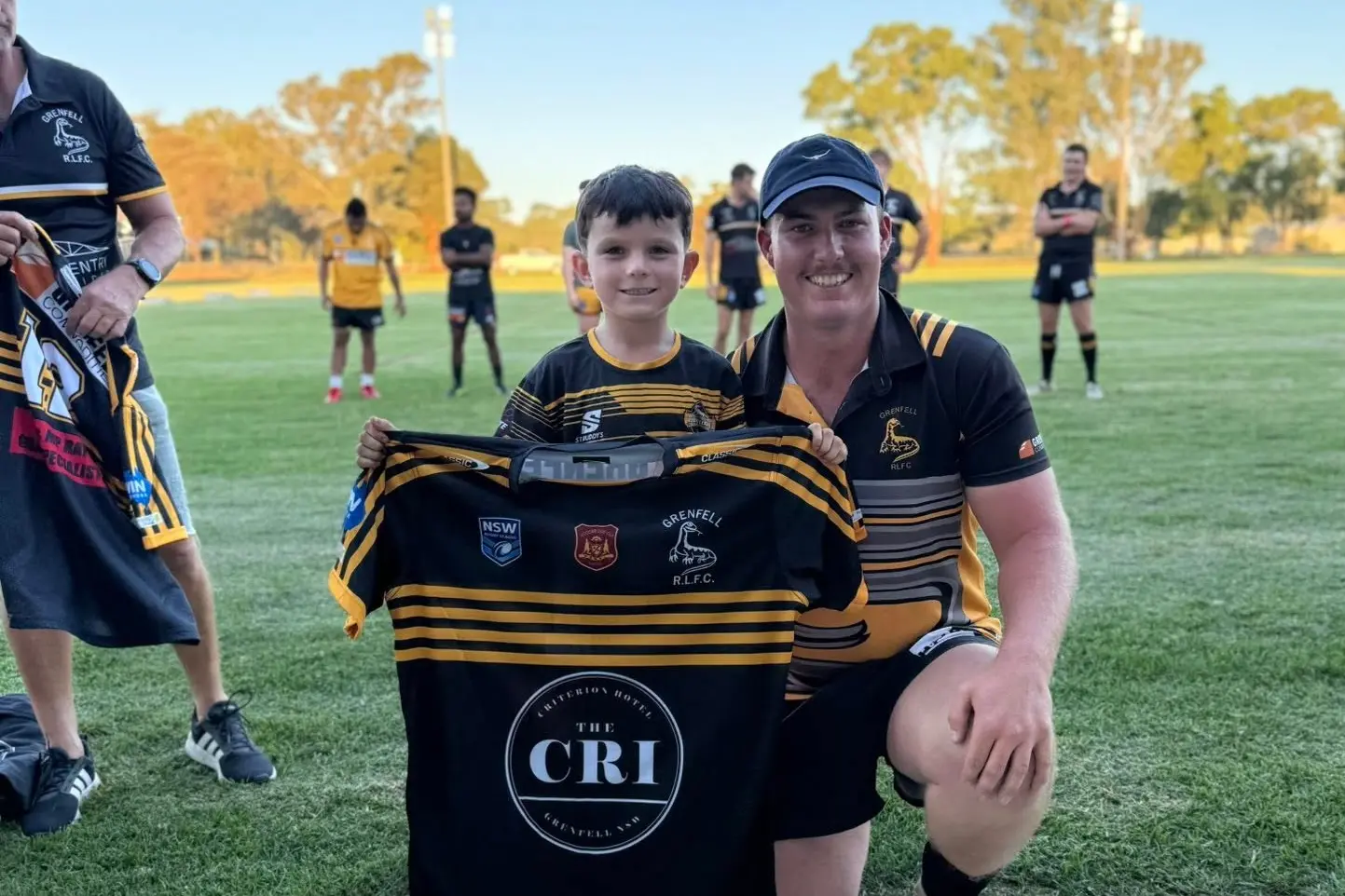 <p>Junior Goanna Cruz White presents first grade Goanna player Caleb Haddin with his jersey before playing in their trial match against West Wyalong.</p>\\n
