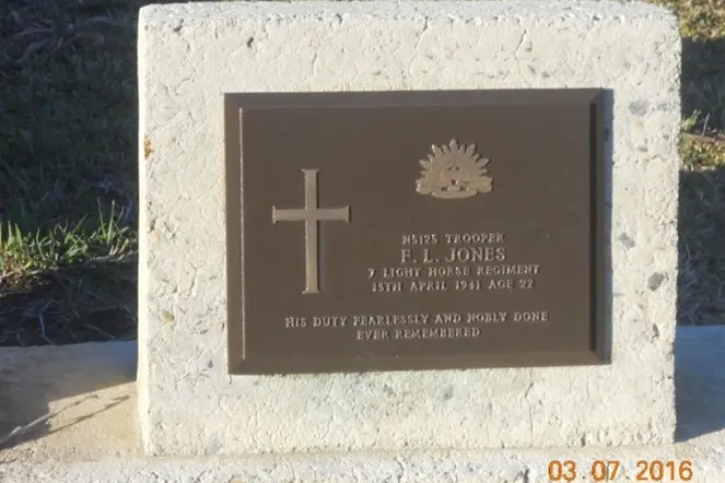 <p>Trooper Frances Leslie Jones was buried at Rookwood Catholic Cemetery. </p>\\n