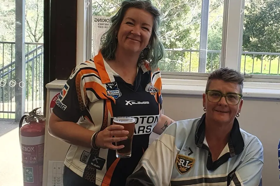 <p>Elyse and Meghan put on a well supported charity golf day for organ donation. </p>\\n