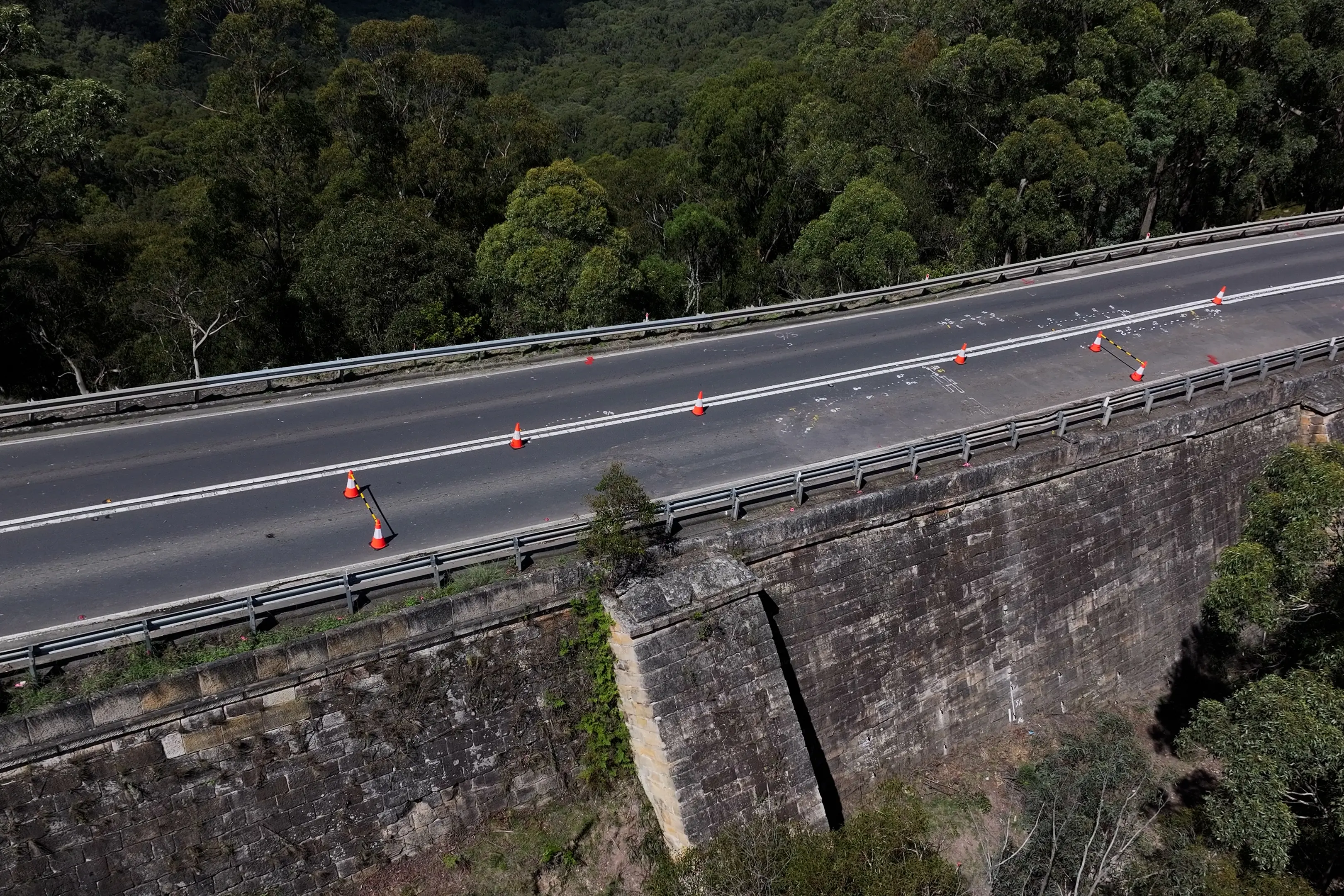<p>The Great Western Highway is closed at Mitchells Pass, with diversions and additional public transport in place. PHOTO: Transport for NSW</p>\\n