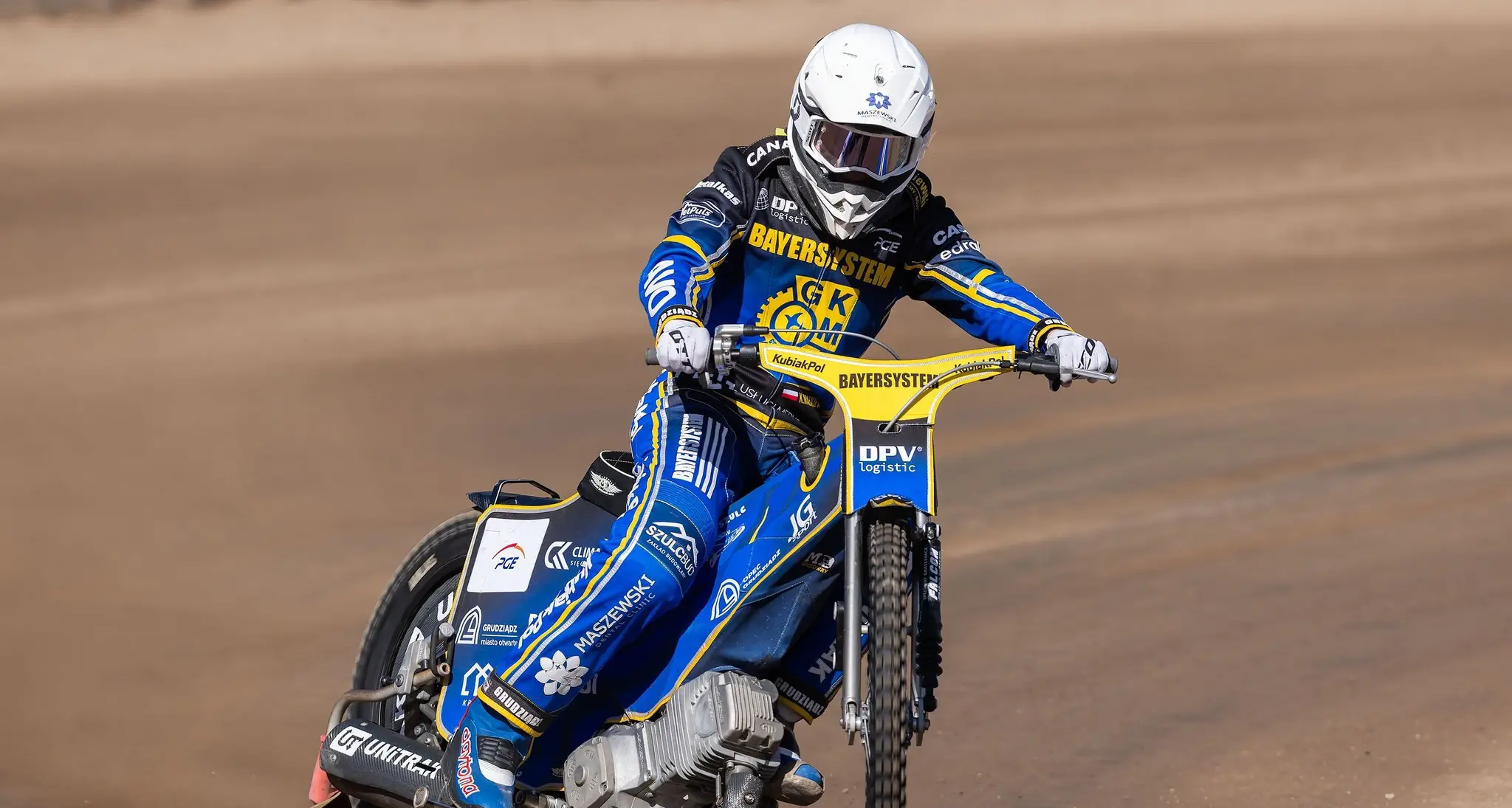 Bailey returns to Prague, this time in green and gold