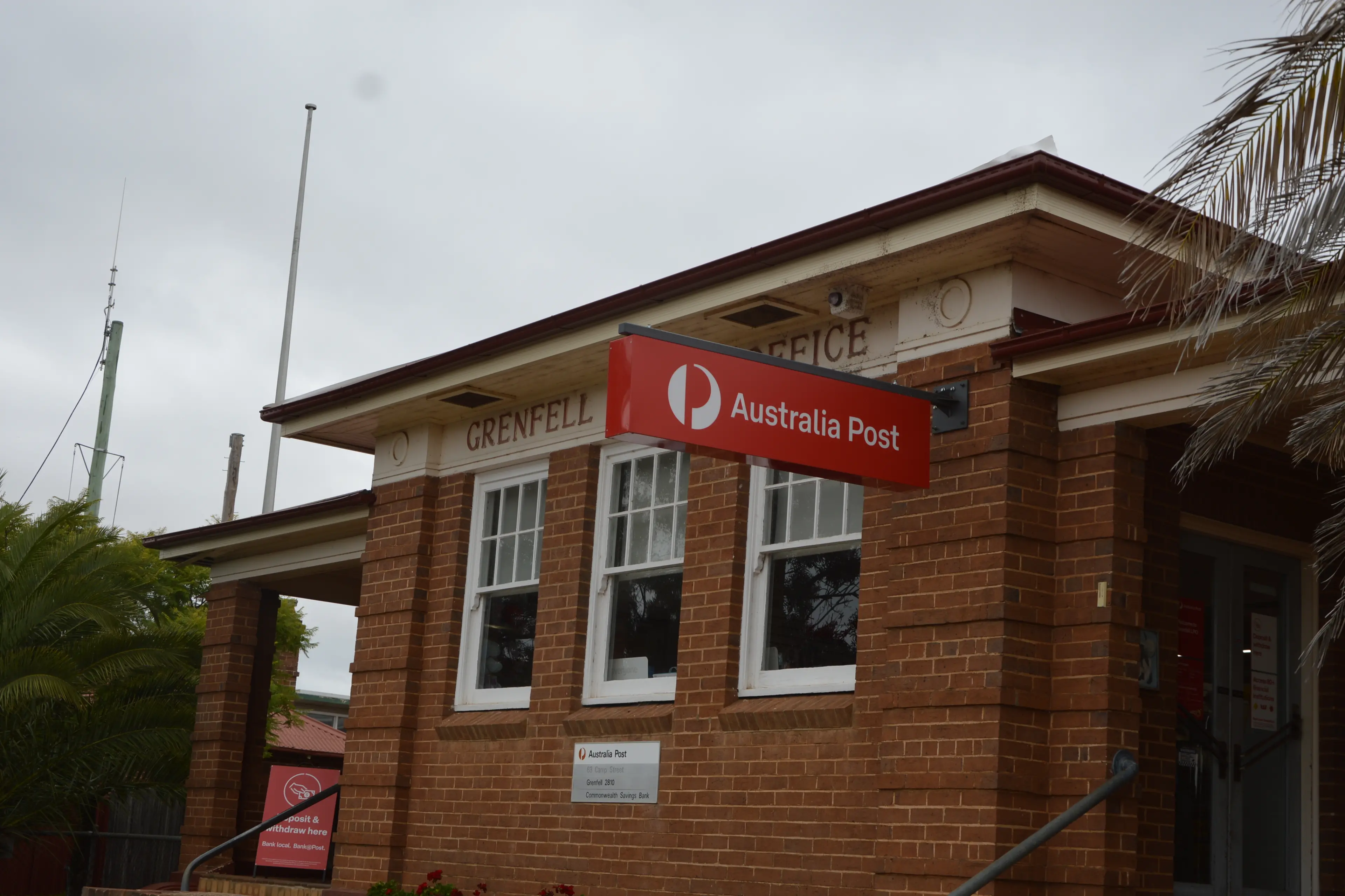 <p>The Grenfell Post Office has officially sold with Prashant and Neelam Bhatt, who currently operate the Boorowa LPO taking on the business.</p>\\n