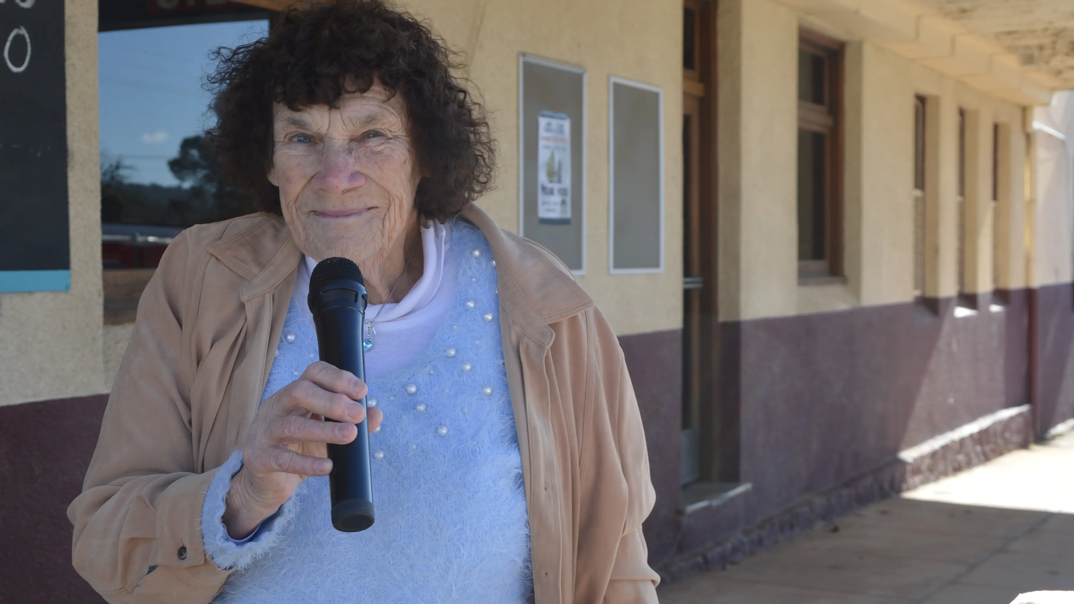 84 years young and back on stage, Louise wins hearts at festival