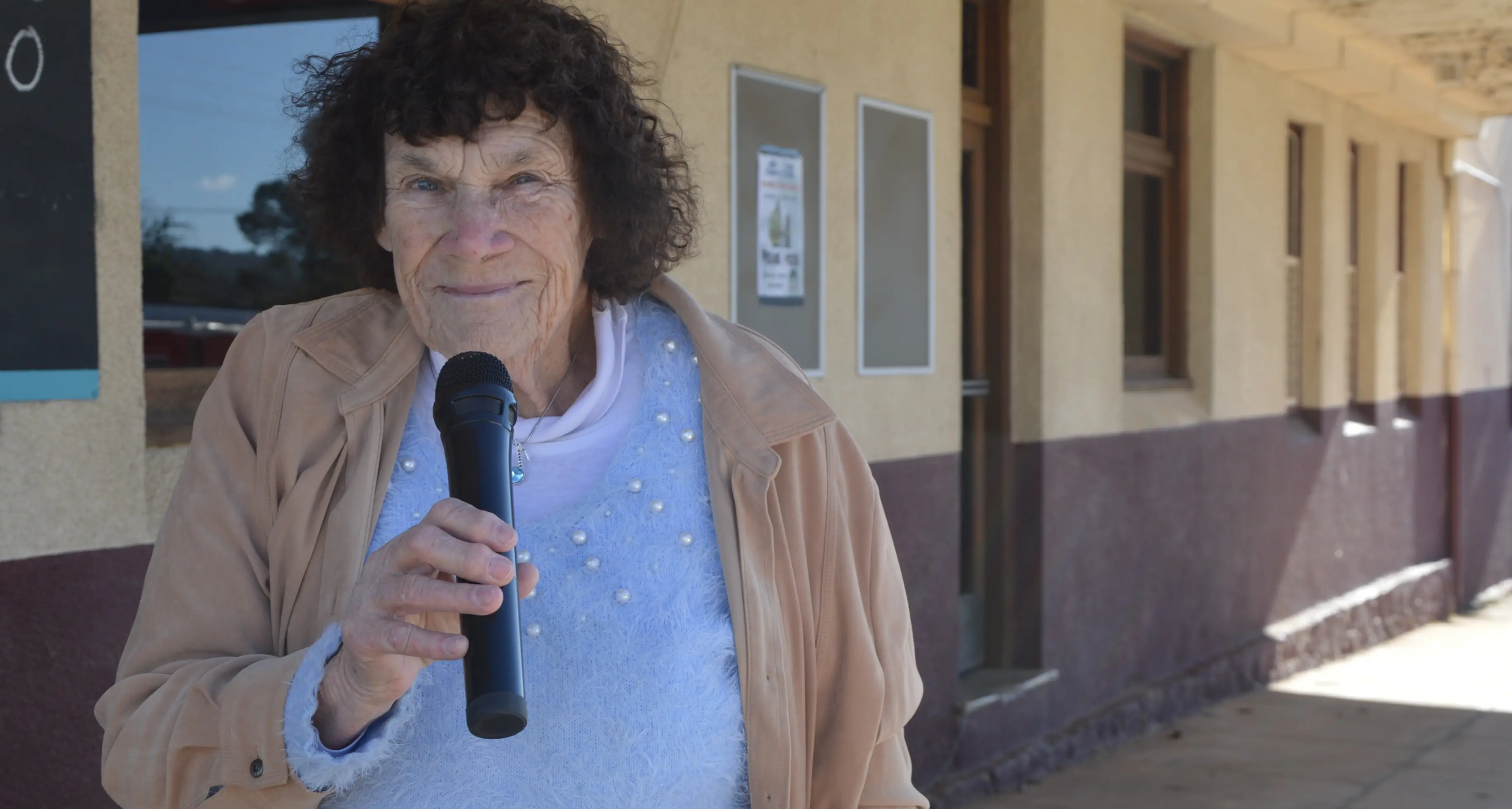 84 years young and back on stage, Louise wins hearts at festival