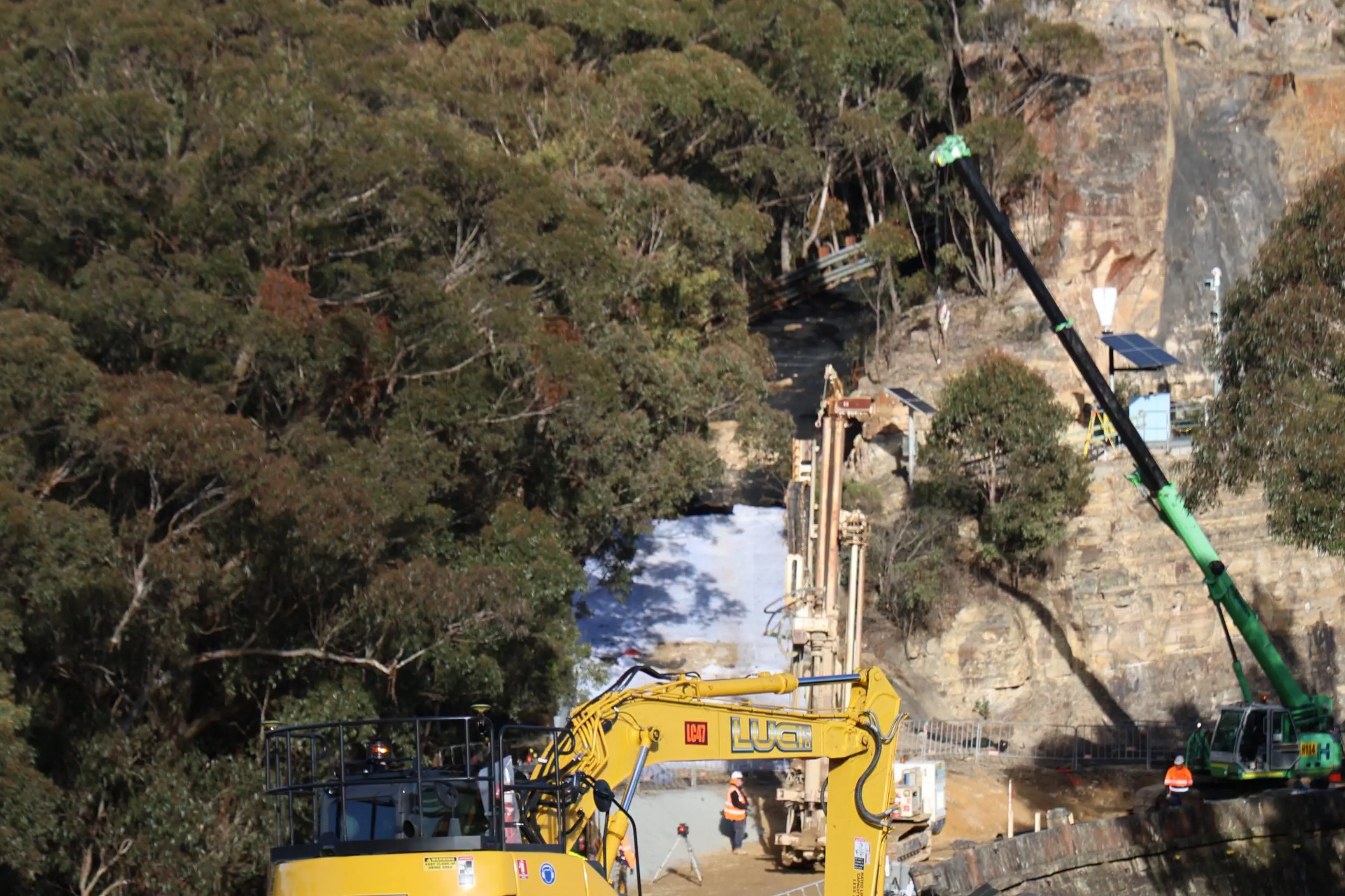 <p>The joint investment from state and federal governments will also deliver an additional eastbound climbing lane on the Great Western Highway, permanently widening this critical link between the Blue Mountains and the Central West. PHOTO:MP  Jenny Aitchison\\u2019s Facebook page</p>\\n