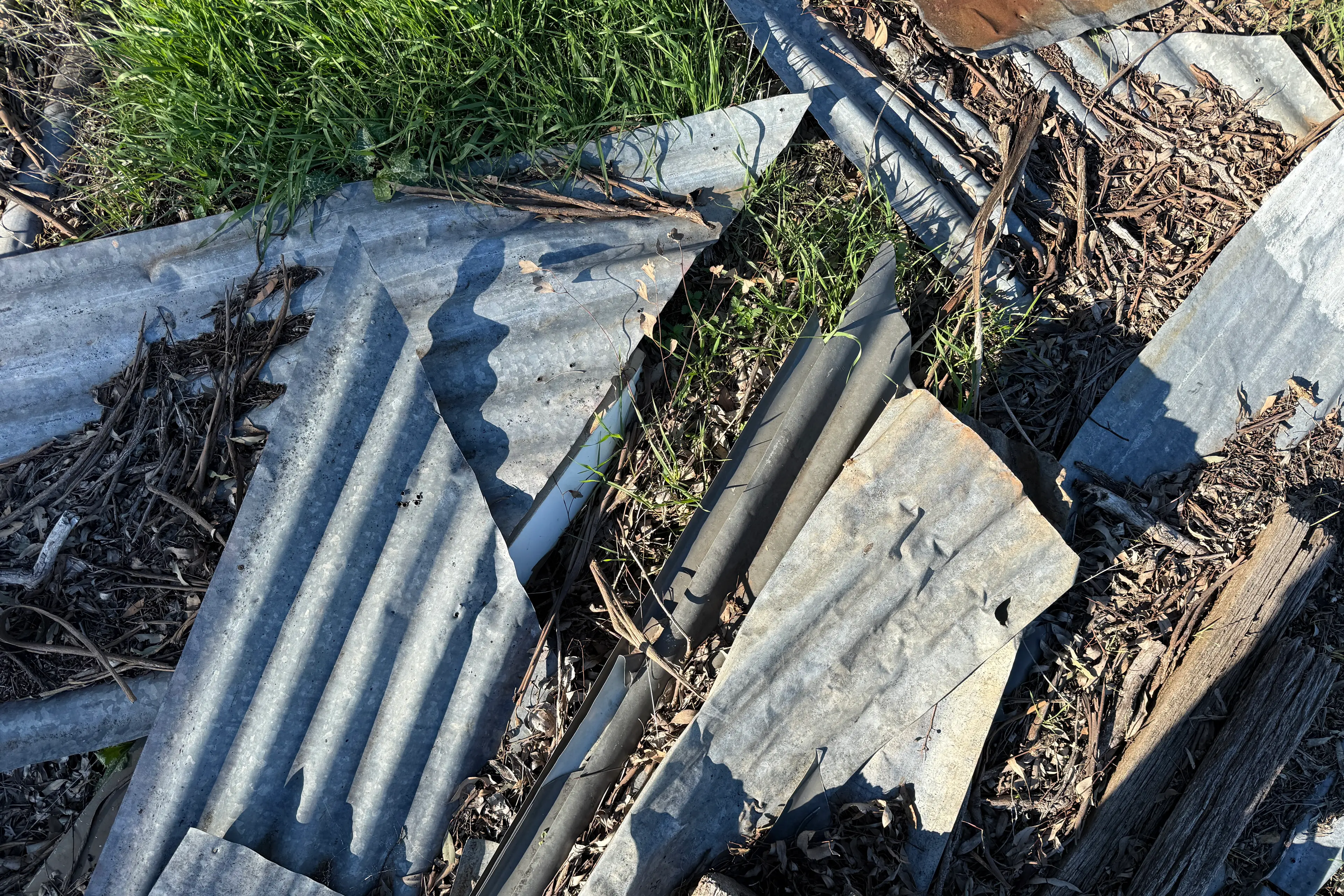 <p>Scrap metal and wire can sit around sheds and paddocks for years, make a plan to clean it up responsibly. PHOTO: NetWaste</p>\\n